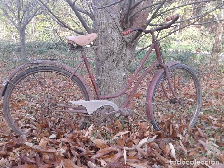 Bicicleta BH antigua de los años 30